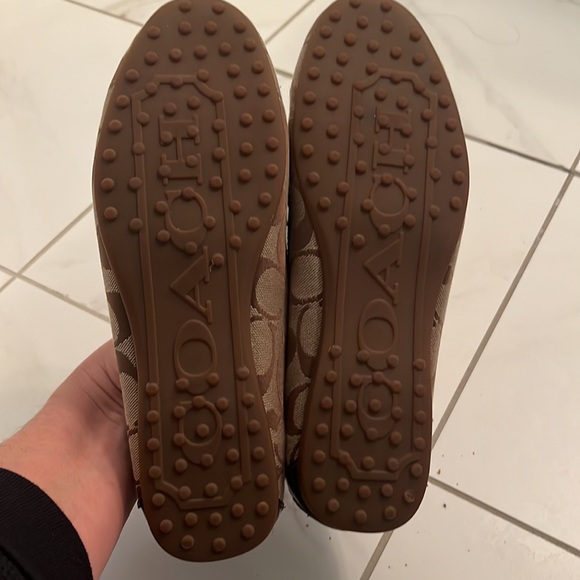 Coach - Picture 4 of 4